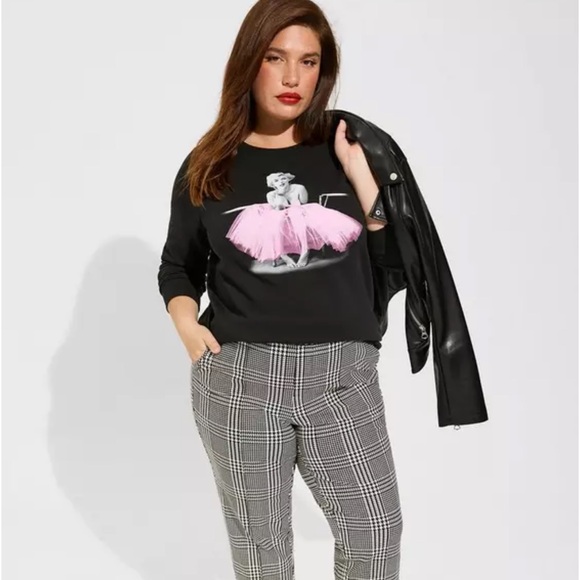 NWT Torrid Crew Sweatshirt - Cozy Fleece Marilyn Monroe Black - Picture 2 of 5